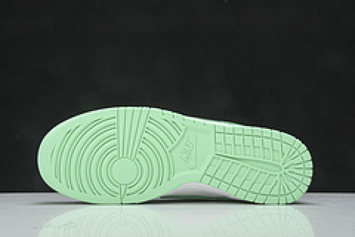 nike dunk low "green glow"dd1503-105