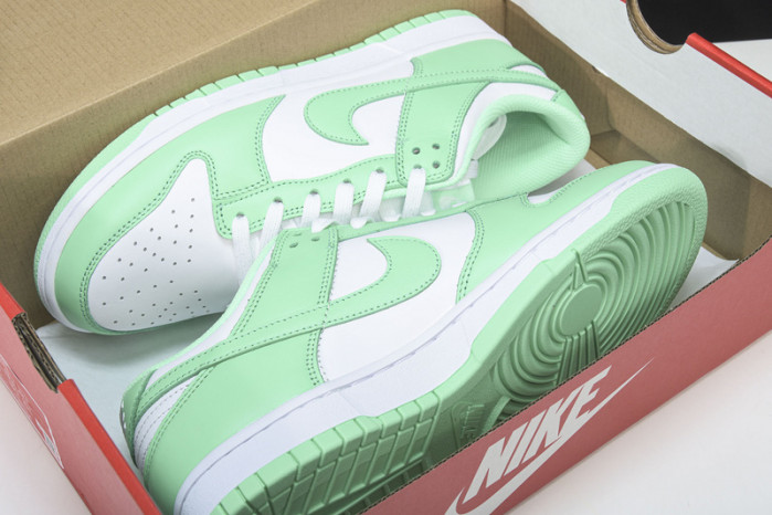 nike dunk low "green glow"dd1503-105