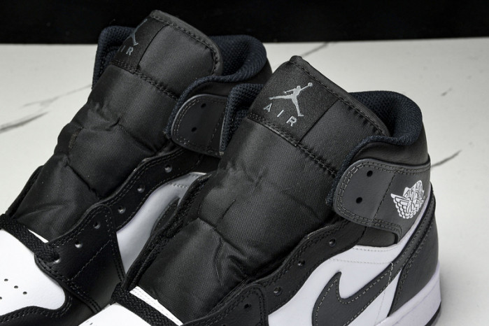 Jordan 1 Mid 