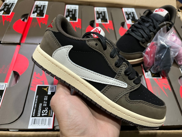 (kids)travis scott x air jordan 1 low
