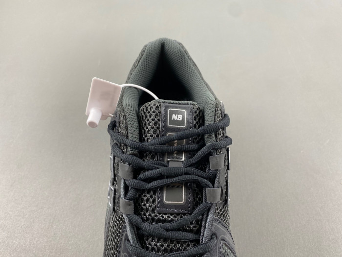 New Balance 1906R Black Metallic Silver M1906RJB