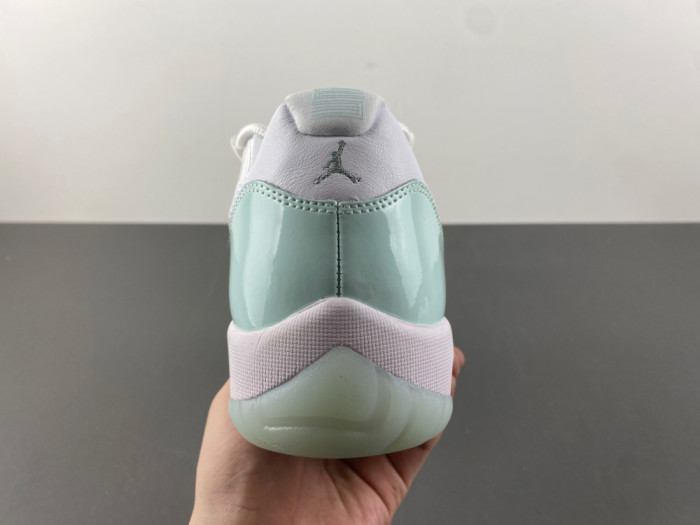 Air Jordan 11 Low “Igloo” AH7860-103