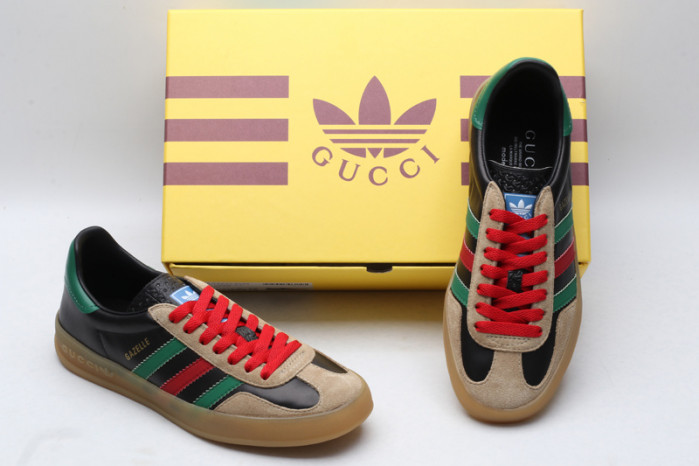 ad low-top sneaker
