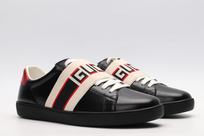 ad low-top sneaker