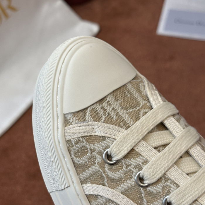 DR LOW-TOP SNEAKERS DR-241