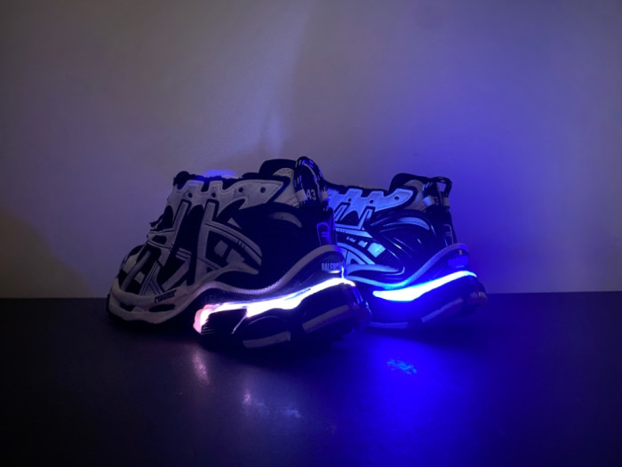 (LED) BL RUNNER SNEAKERS W3RB2 9010